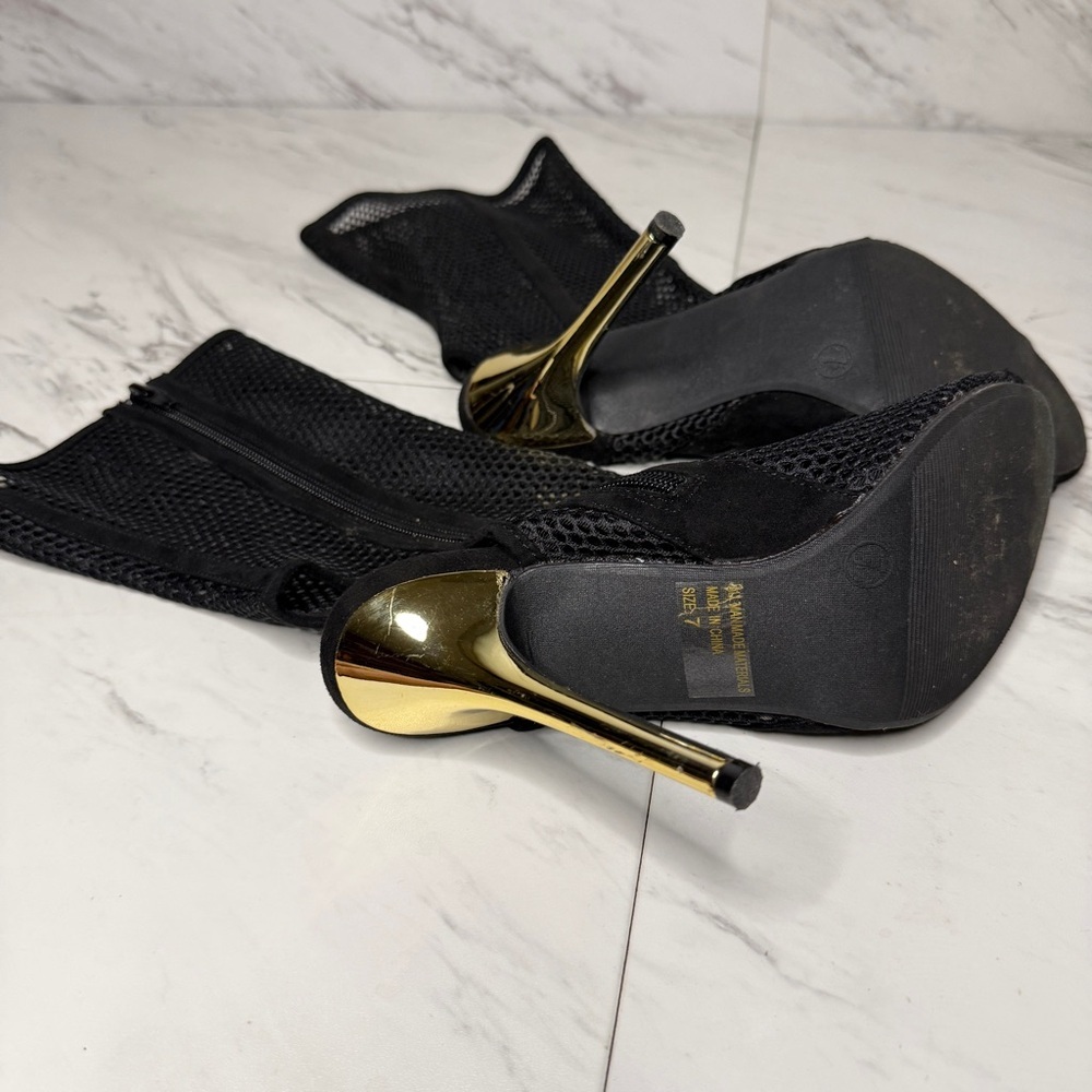 Wild Diva Adele Peep Toe Caged Black Mesh Sandal Gold  Heels SZ 7 - Picture 10 of 10